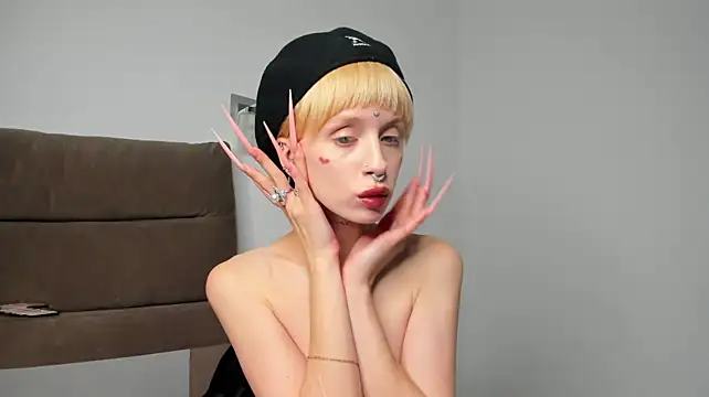 FlowerOfSin2001 live cam on StripChat