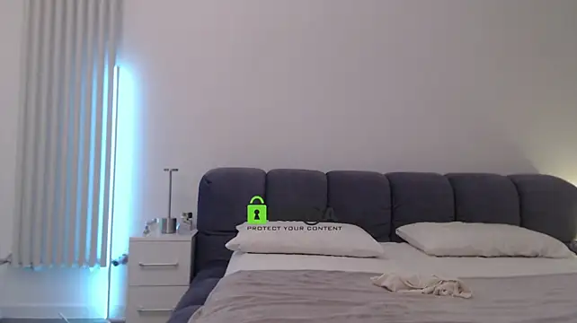 kissabellaa live cam on StripChat