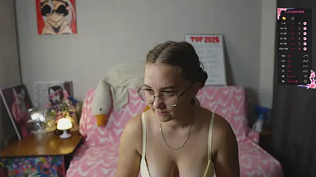 Miatiny live cam on StripChat