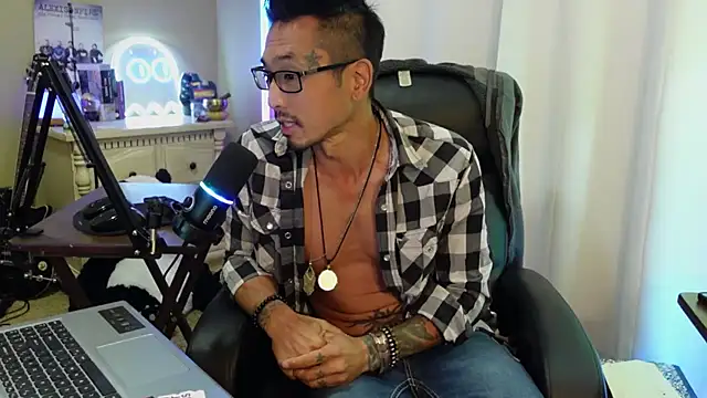 Ghost11_11 live cam on StripChat