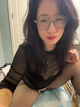 weiwei103 live cam on StripChat