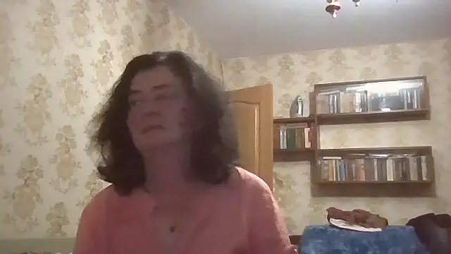 GypsiQueen2 live cam on StripChat