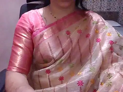 Diya_7 live cam on StripChat