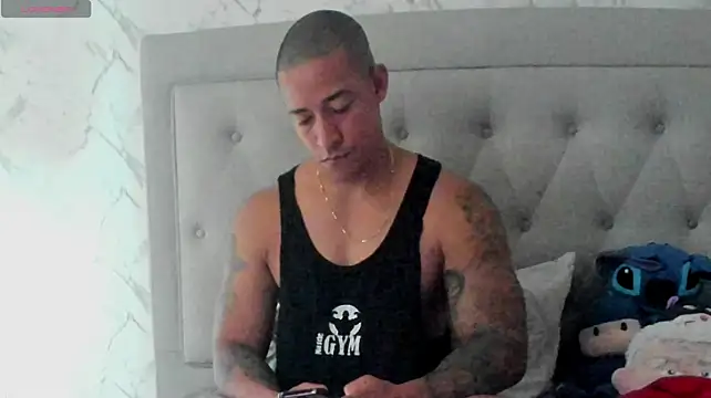 luigiferrara live cam on StripChat