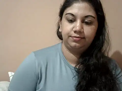 bellachow10 live cam on StripChat