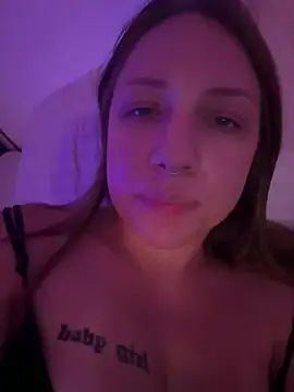 Sashabunny live cam on StripChat