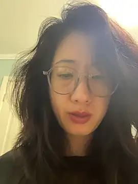 weiwei103 live cam on StripChat