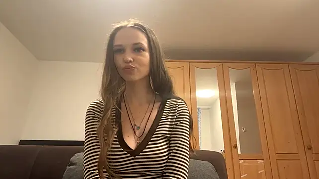 BeautiAlina666 live cam on StripChat