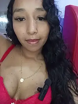 bella_chocolate live cam on StripChat