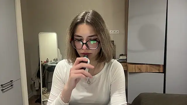 AnnaVelvetFire live cam on StripChat