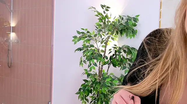 SweetyLicky live cam on StripChat