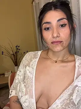 IsabellaGonzalez live cam on StripChat