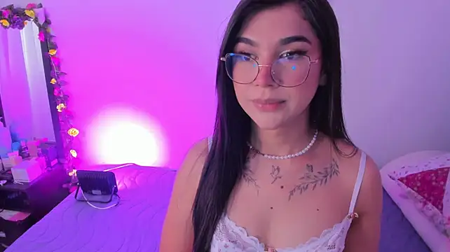 RoseCassie live cam on StripChat