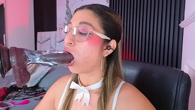 Gabrielakassi live cam on StripChat