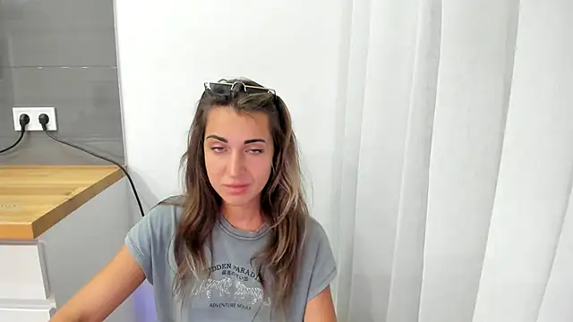 summmmersky1 live cam on StripChat