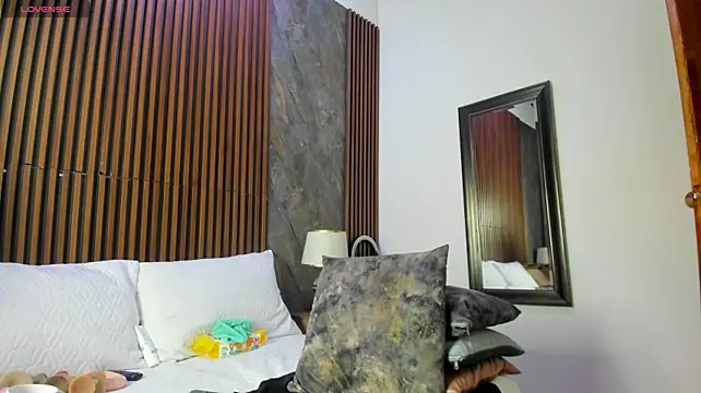 linda_cabal live cam on StripChat