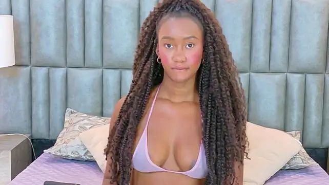 TylaWest live cam on StripChat