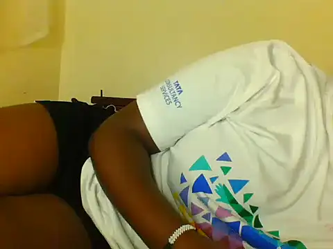 Nodia32 live cam on StripChat