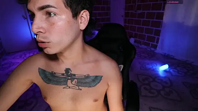 Ryan_picato live cam on StripChat