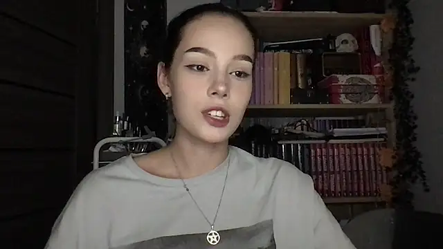 Yuna5343 live cam on StripChat