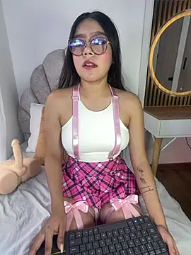 Mara_swan live cam on StripChat