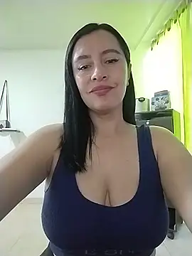 hailey85 live cam on StripChat