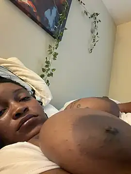 thedarkenchantress live cam on StripChat