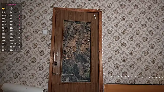 Smartemilia live cam on StripChat