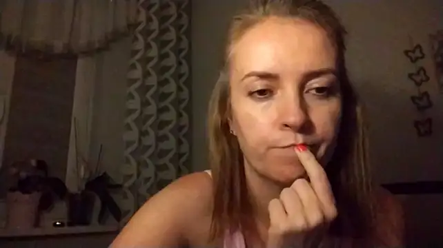 JenniferAlone live cam on StripChat