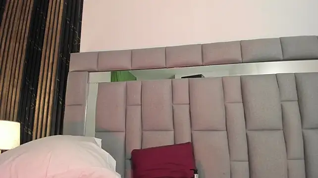 amaia_santini live cam on StripChat