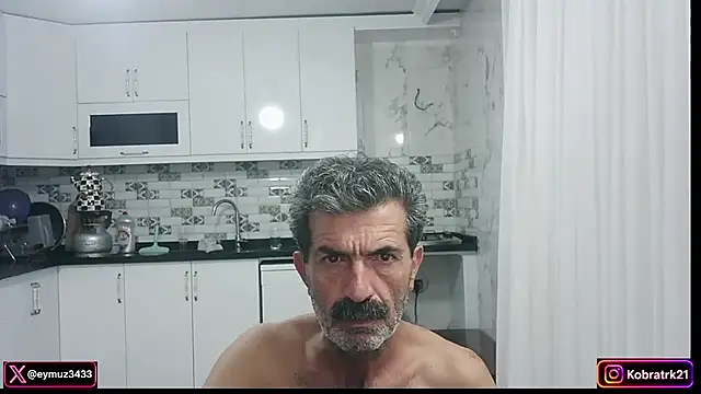 kobratrk21 live cam on StripChat