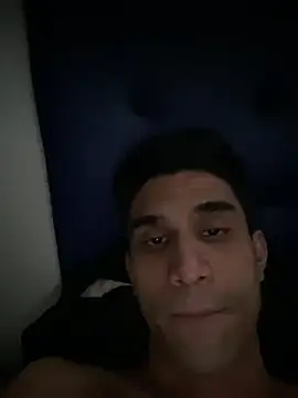 Camachito332 live cam on StripChat