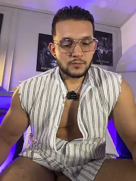 Marco_Vega live cam on StripChat