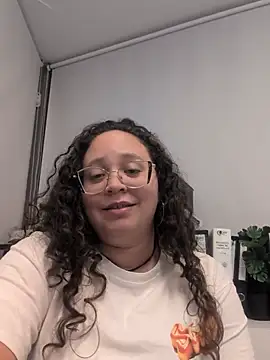 Gia_Bluexxx live cam on StripChat