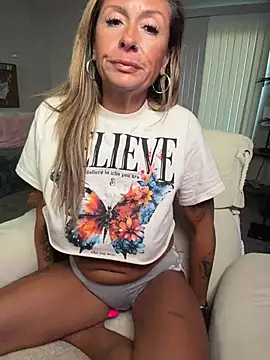 bossyroxy84 live sex cam