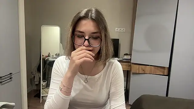 AnnaVelvetFire live cam on StripChat
