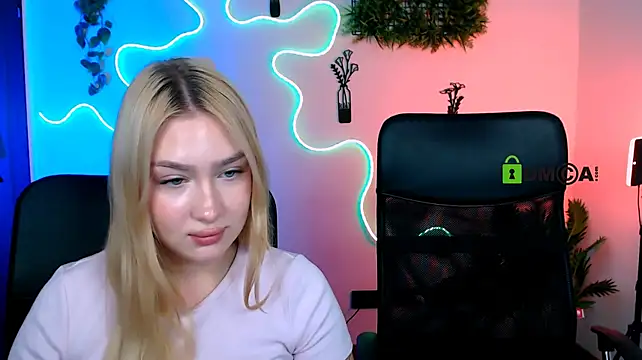 playful_sophie live cam on StripChat