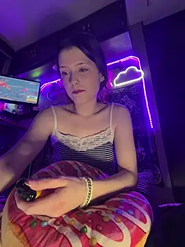 Lilactease live cam on StripChat