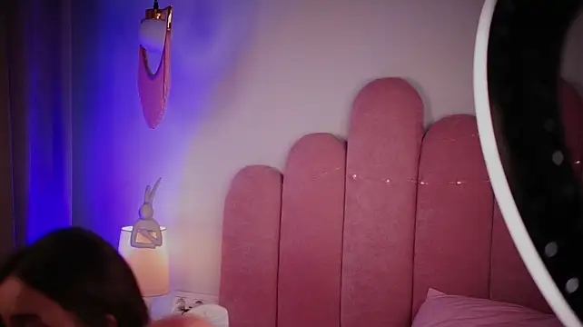 ElsaYoung live cam on StripChat