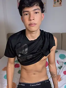 GoldenBenn live cam on StripChat