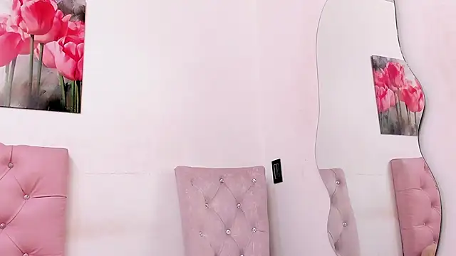 pinky_f00x live cam on StripChat