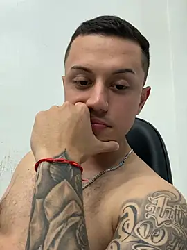 wellintom_oog live cam on StripChat
