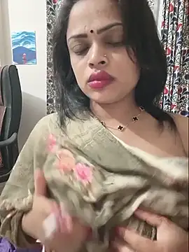 Pinky-2 live cam on StripChat