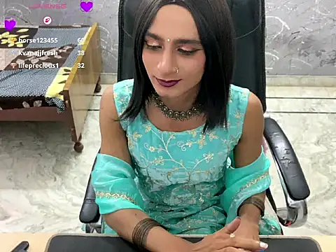 LuvLayla live cam on StripChat