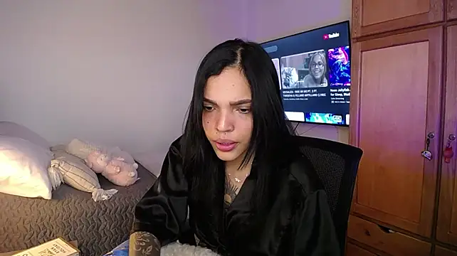 Sweet_bitter live cam on StripChat