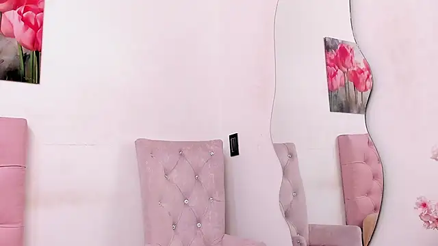 pinky_f00x live cam on StripChat