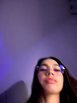 Eveliin_ruiz live cam on StripChat