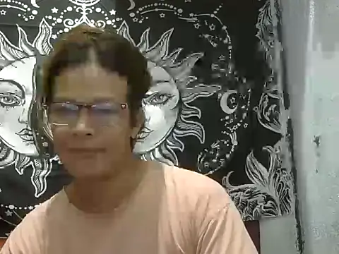 juicycum069 live cam on StripChat