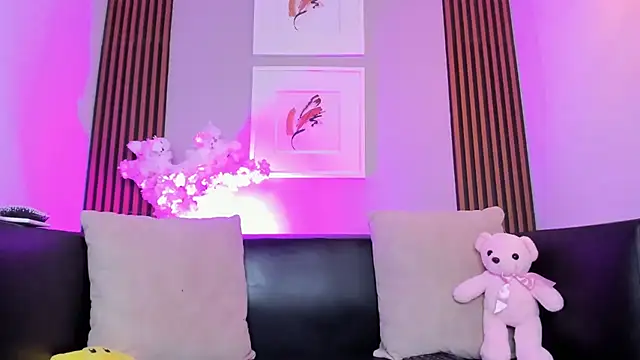 Elisasue live cam on StripChat