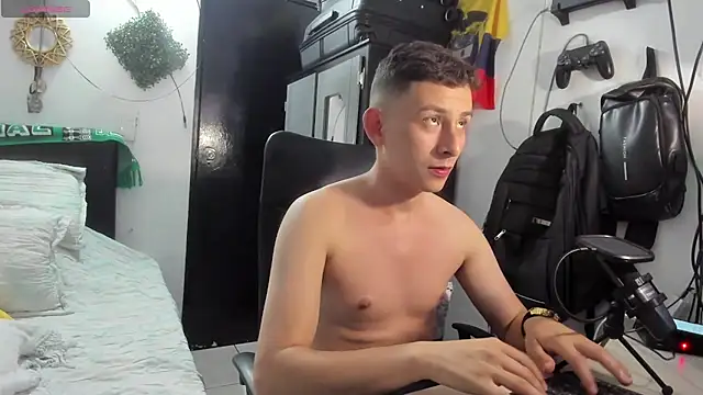 Christ_Miller3 live cam on StripChat